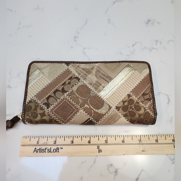 COACH Patchwork Signature C Zip Around Accordian Wallet.  EUC - Picture 13 of 14